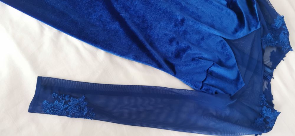 Vând rochiță Ginette , catifea, albastru regal, mărimea S/M