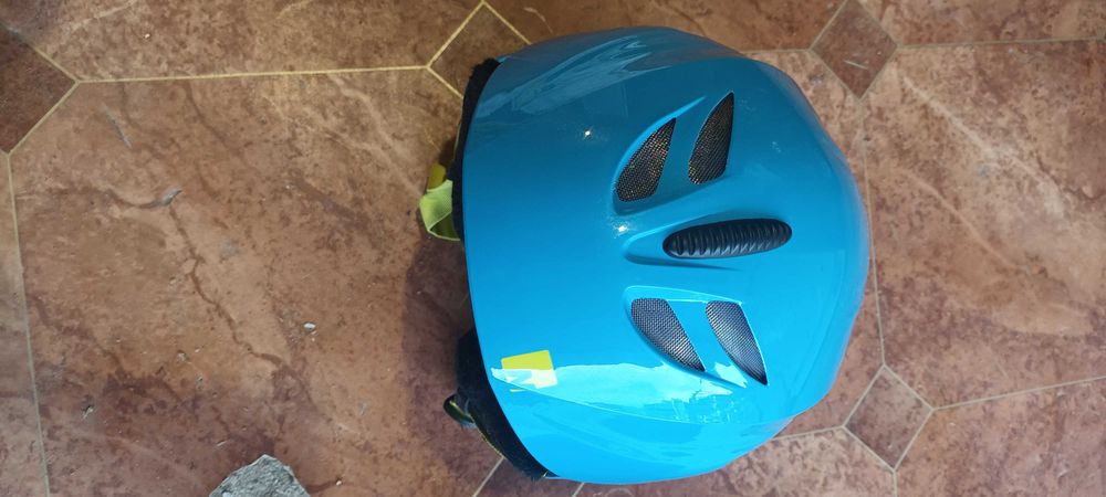 Детска ски каска и ръкавици