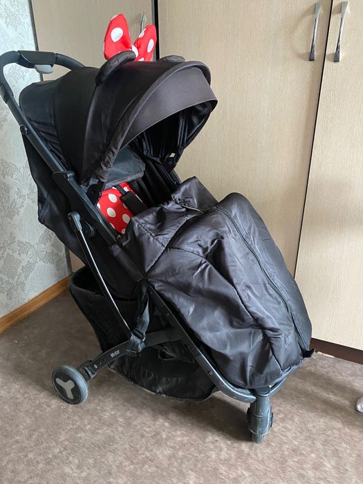 Коляска прогулочная + лыжи на коляску