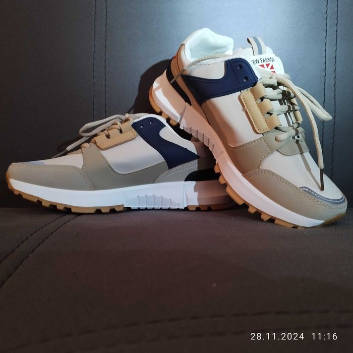 Продам новые кроссовки.