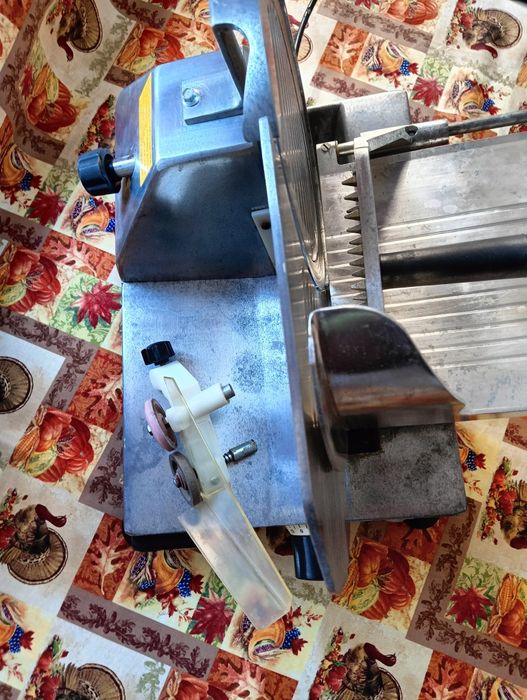 Продоется слайсер б/у..