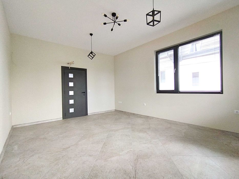 Дава се под наем Офис в Перник, Изток - 78 кв.м за 612 € - Снимка #3