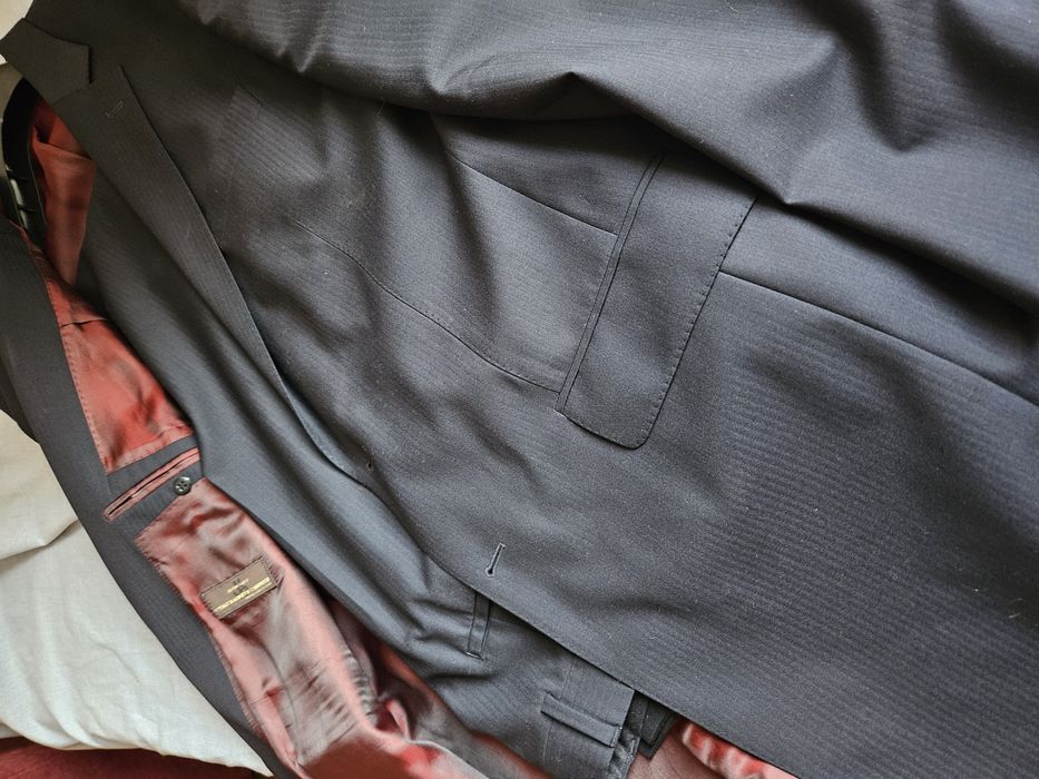 Тъмносин мъжки костюм - като нов - 100% италианска вълна - 52