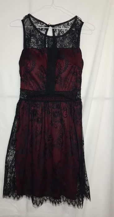 Дантелена официална рокля