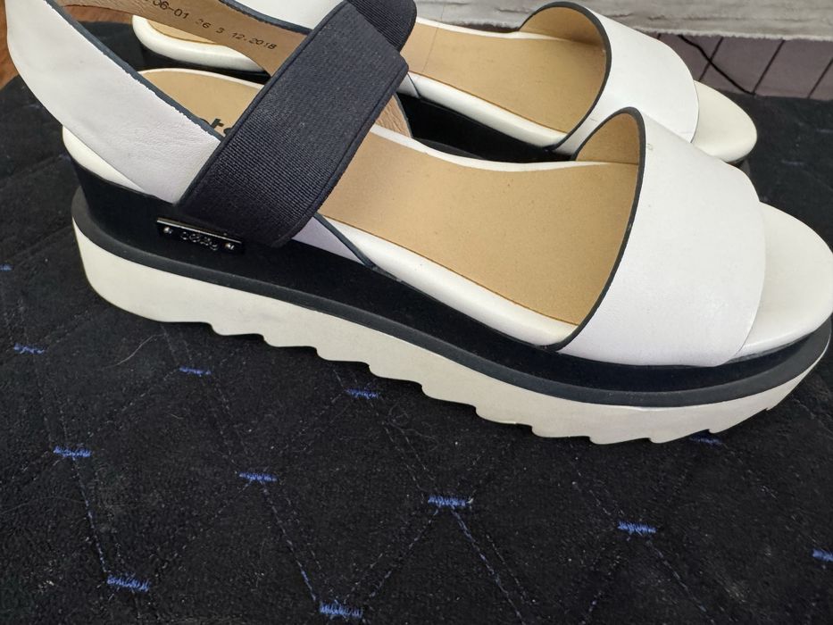 Босоножки для девочки 36р