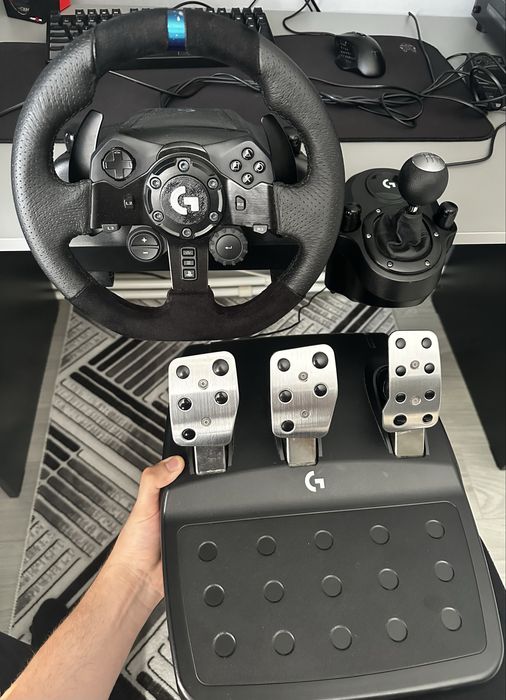 Vând volan logitech g923 varianta compatibilă cu PS