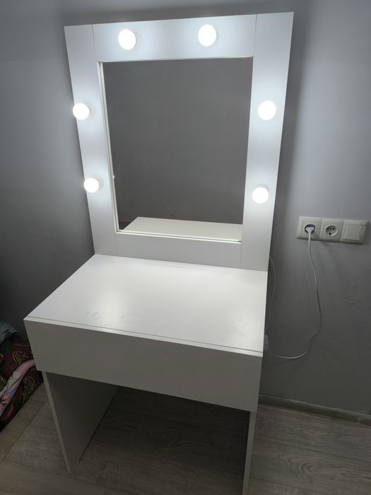 Визажный столик  40000 тг