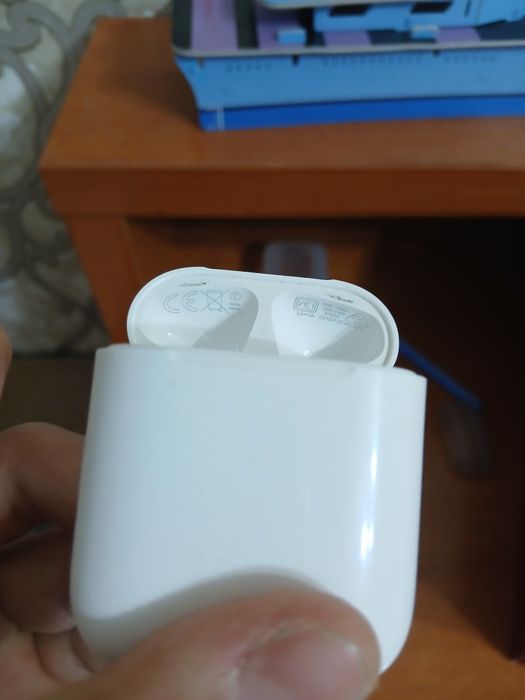 Airpods 2 поколений