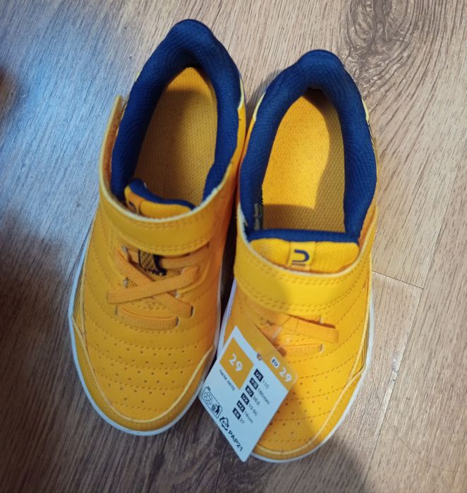 Футболни обувки и стоножки