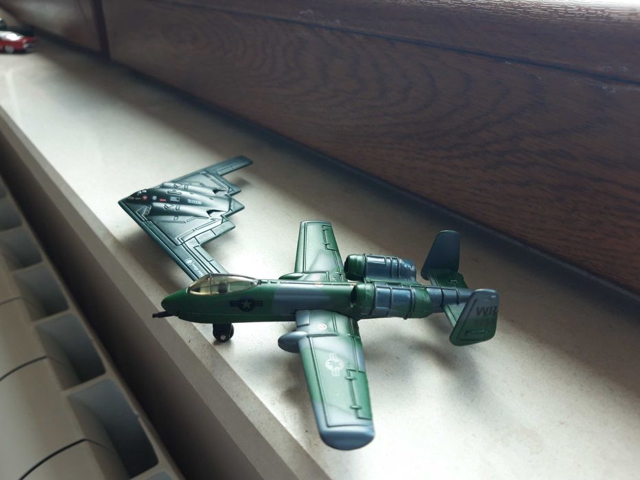 Matchbox MIL MI-24 HIND-D Helikopter , F - 18 Hornet, B 2 Stealth,
