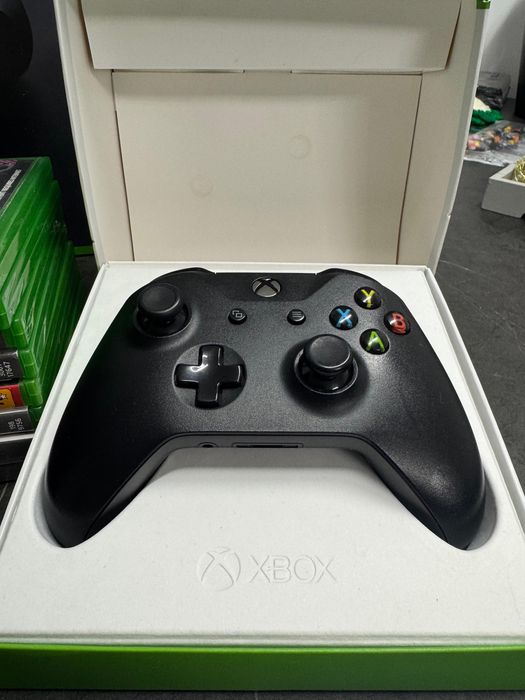 Consola XBOX ONE X - 3 manete incluse