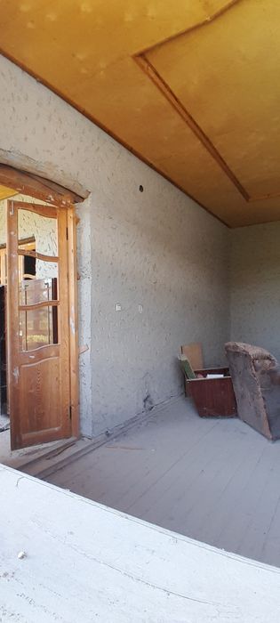 Самарканд вилояти Иштихон шахарда 2 хоналик 7 сотих уй сотилади срочна