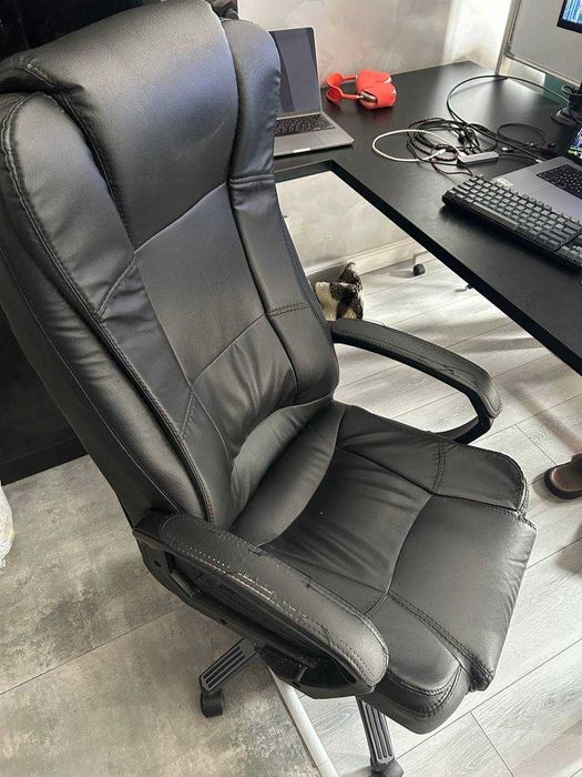 Компьютерное кресло черное ZETA