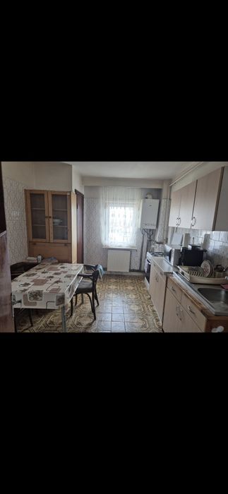 Inchiriez apartament 3 camere