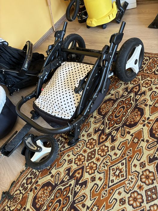 Бебешка количка 3в1 със зимен, летен кош и столче за кола