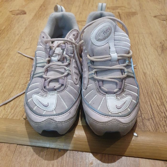 Vând păpuci nike air