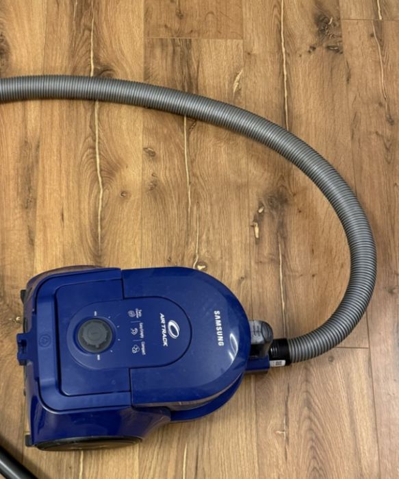 Aspirator marca Samsung, 1600 watt,nu necesita sac