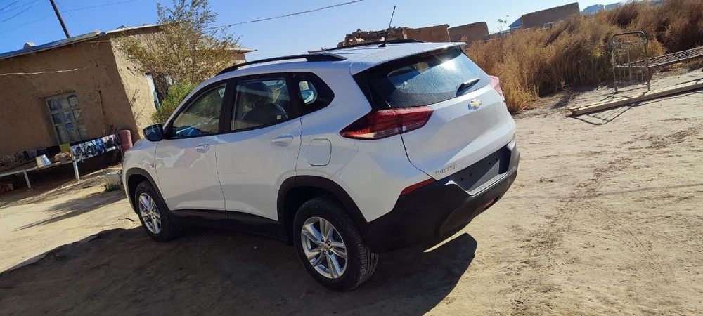 Yangi trekir 2 srochno sotiladi