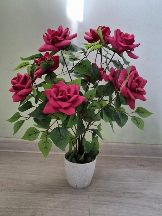 Искусственные цветы, ручная работа.