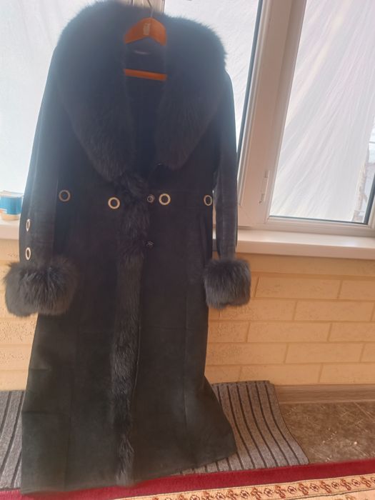 Пальто б/у  продаю срочно