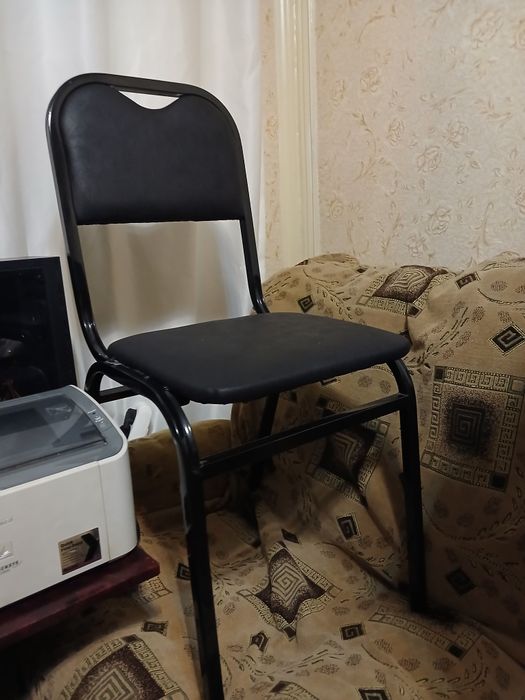Продаю офисные стулья (2 шт)