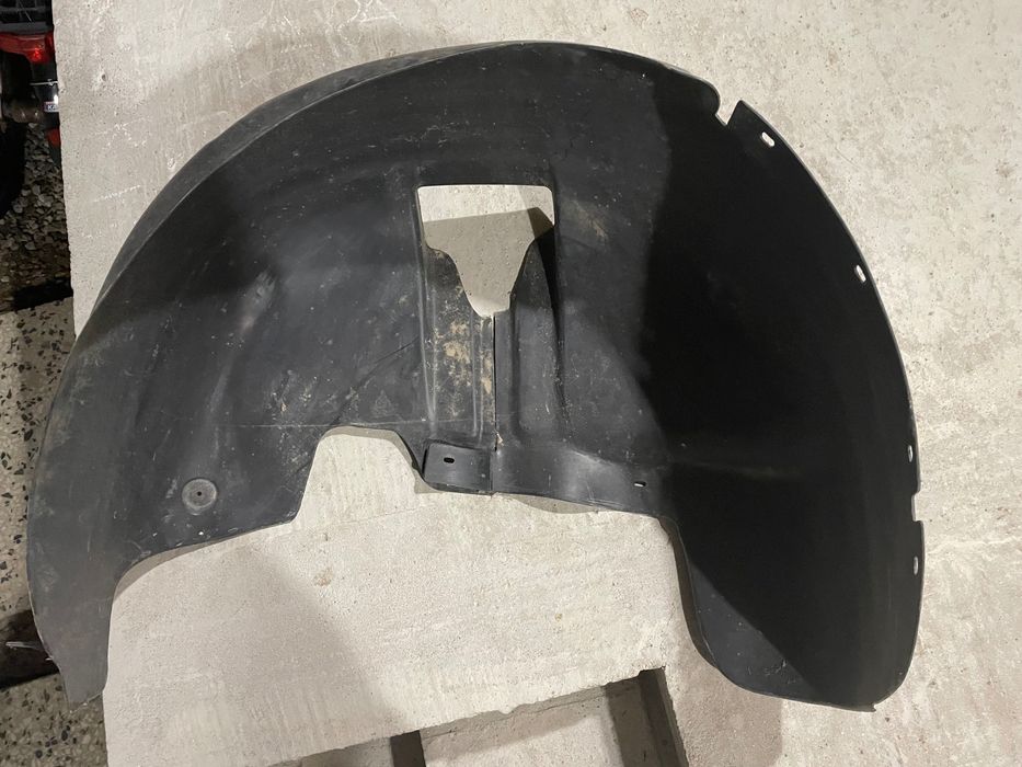 Carena stanga spate VW Touran 2004 2005 2006 2007 aparatoare noroi