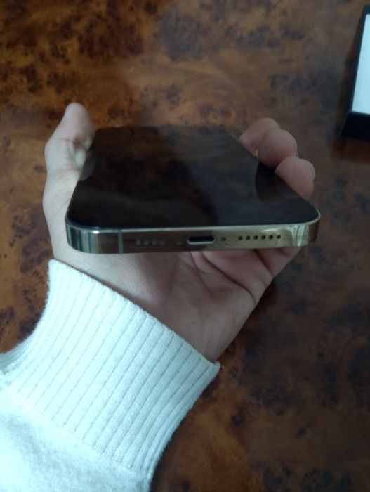 Iphone 13pro max 128gb yomqs100  yangi batareka qôyilgan ishlashi