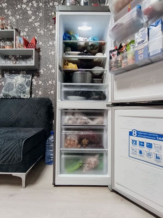 Срочно продам холодильник самсунг