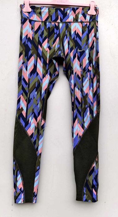 Nike oригинален дамски клин М размер