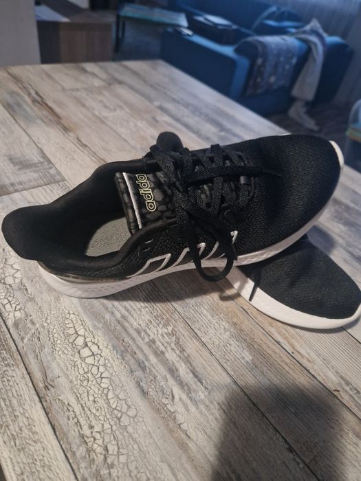 Маратонки Адидас  36.5