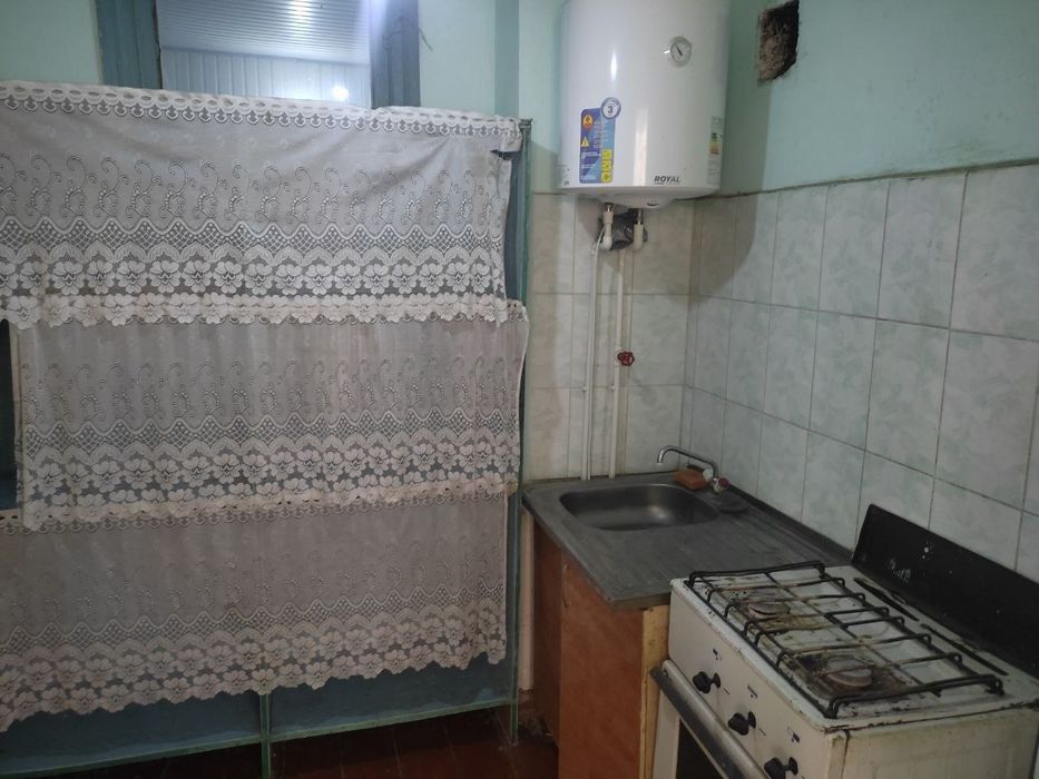 Сручна уй сотилади 
Хоналар сони 2 та
Каватлиги 2- кават 
Балкон 2х6