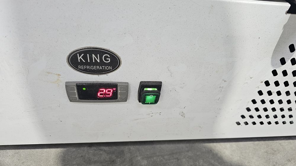 Хромникелови  хладилни маси, винрина, газов фритюрник, топъл шкаф