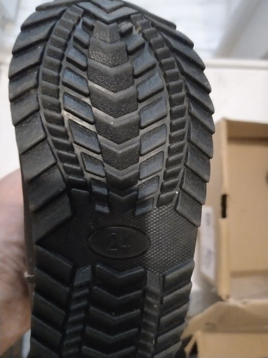 Продам детские зимние ботинки