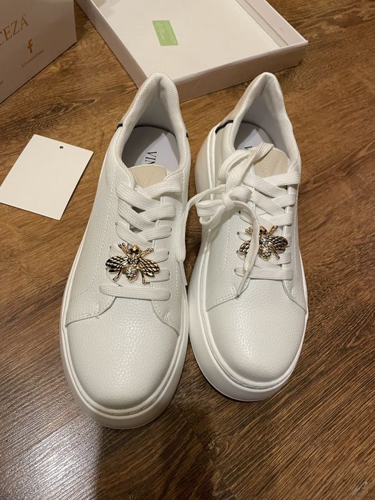 Елегантни кецове чисто нови 100 лв ест. Кожа