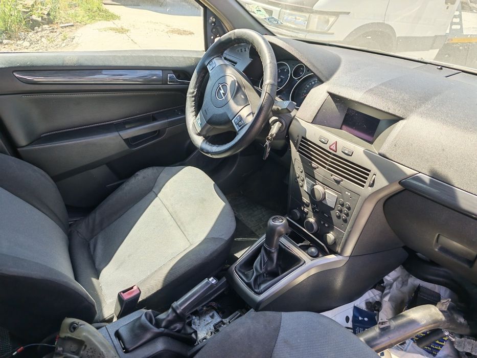Opel Astra 1.7 CDTI 101k. На части