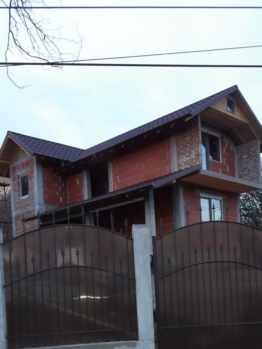 Vând vilă în Slatina , strada recent asfaltată.