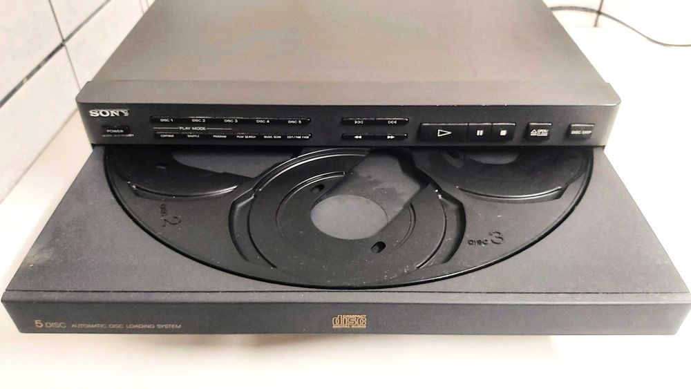 5CD Player Sony CDP-C311M