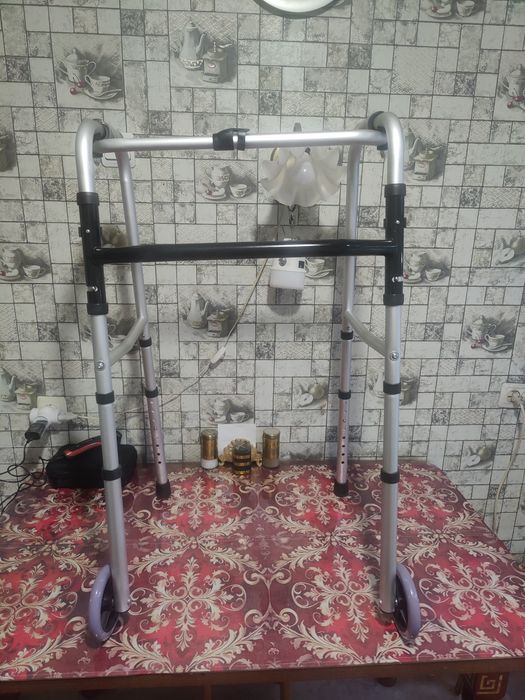Срочно Продам ходунки
