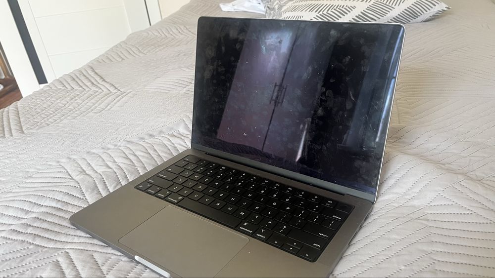 Mac book 14 pro на чипе m2 pro