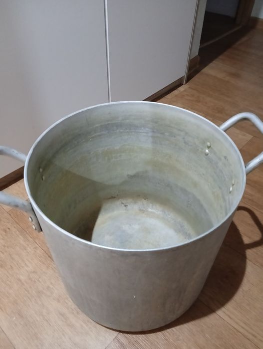 Продам алюминиевую кастрюлю