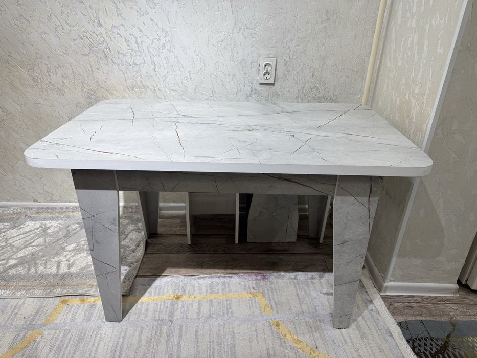 Стол и стуля кухный