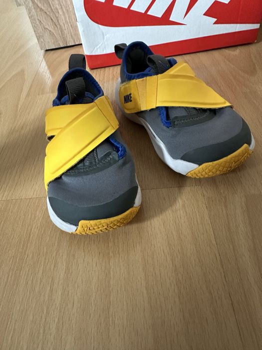 Детски маратонки NIKE, размер 21 и 22