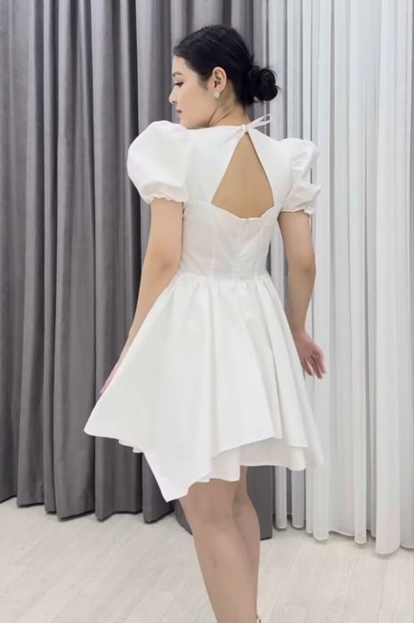 Платье белое,короткое