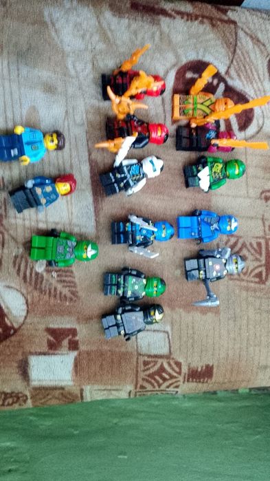 Vând lego Ninjago.