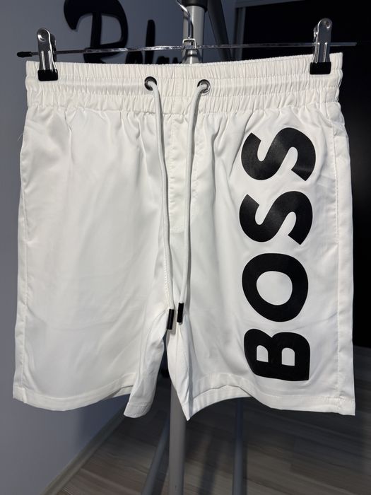 Vând pantaloni BOSS