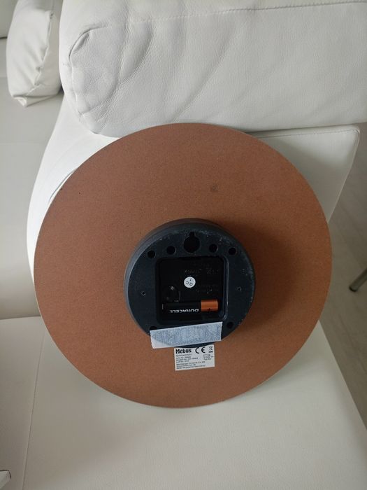 Vând ceas de perete produs de calitate superioara.