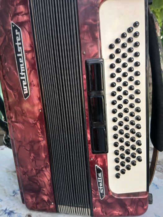 Vând urgent acordeon weltmeister stella negociabil