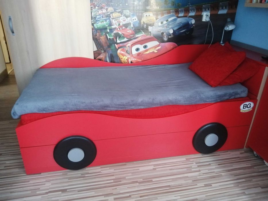 Легло-кола на 2 нива с матраци, ракла и предница за кормило