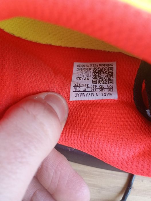 Футболни бутонки Найк и Адидас