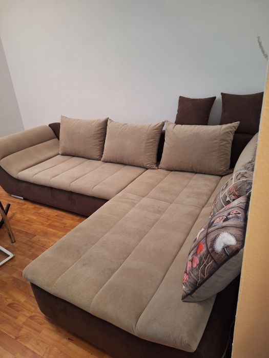 Vânzare canapea în regim de urgență